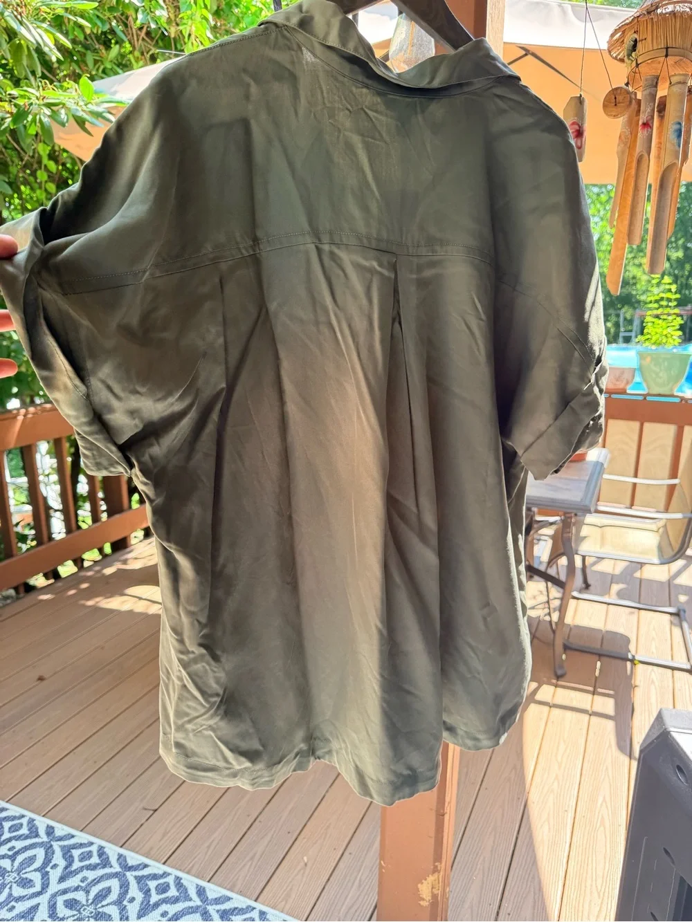 Banana Republic Olive Green Short-Sleeve Button-Down Shirt